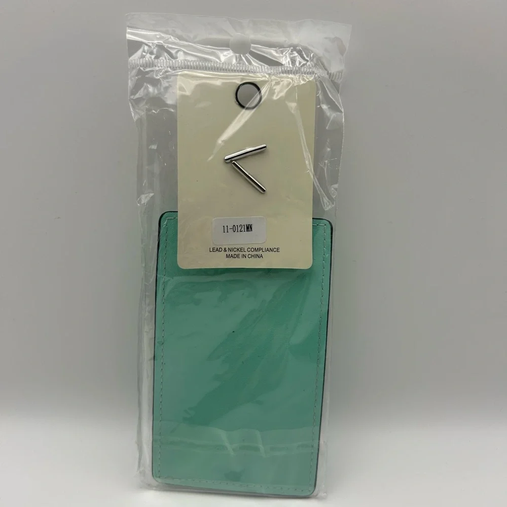 💚Clover Aqua Card Holder with Gold Keychain 💚